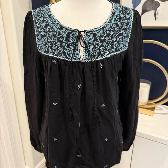 Forever 21 Embroidered Black and Blue Women's Top Size Small - Picture 1 of 5